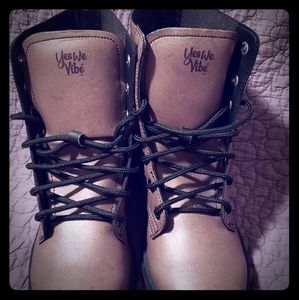 Yes We Vibe boots